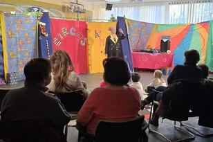 Künstlerin mit Publikum