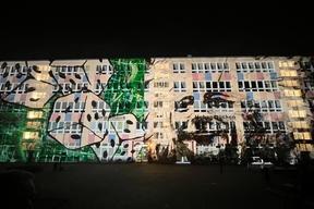 Bürgerhaus Frontseite mit Lichtkunst